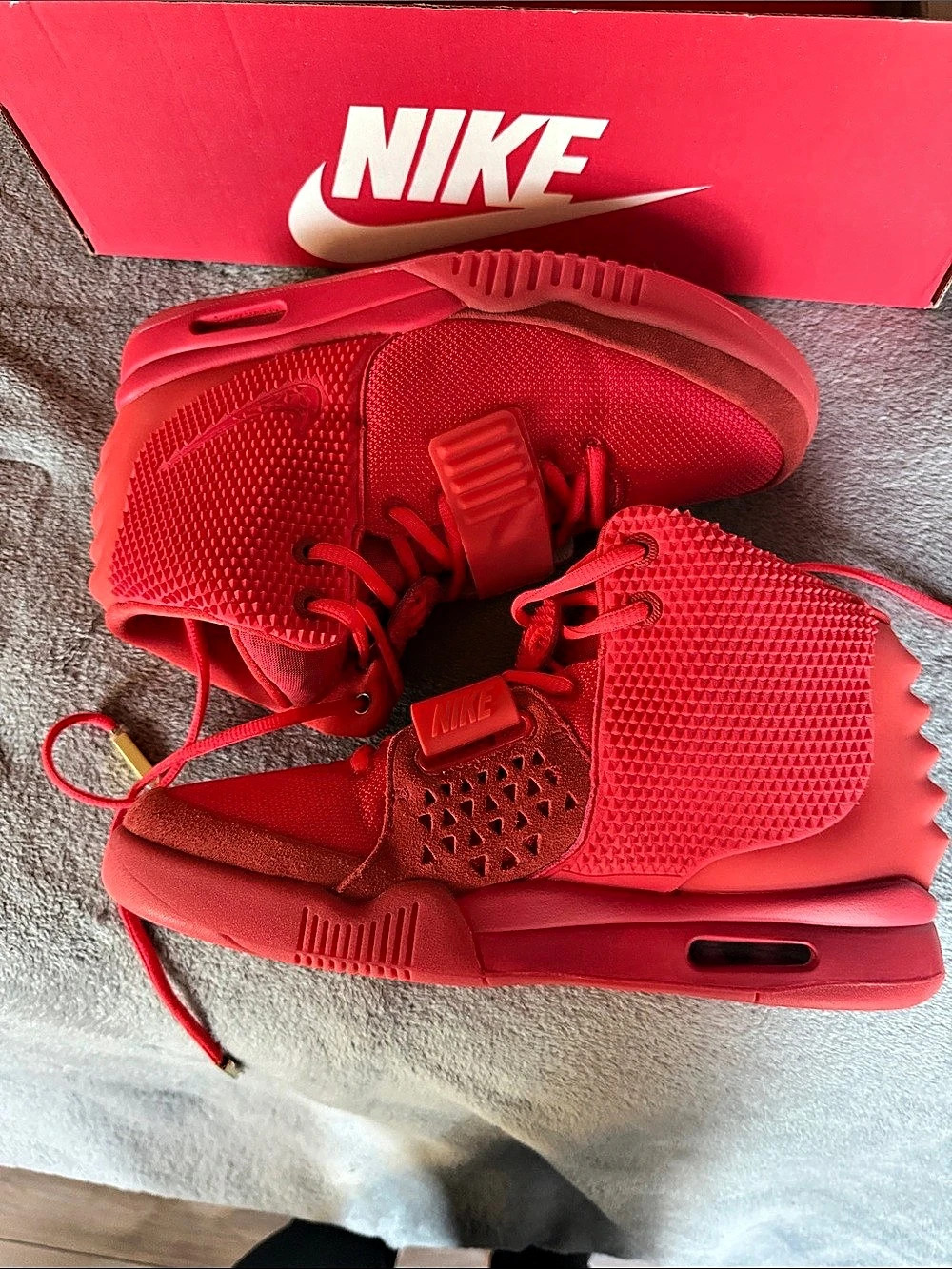 Nike Air Yeezy 2 SP Red US 9 Like New